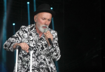 “Imao sam jabuku svako veče pre spavanja”, najtužniju pesmu posvetio je NJOJ – ODRASTAO JE SA MAJKOM BULOM U SIROMAŠTVU!