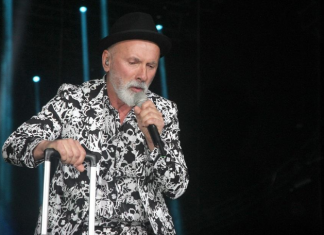 “Imao sam jabuku svako veče pre spavanja”, najtužniju pesmu posvetio je NJOJ – ODRASTAO JE SA MAJKOM BULOM U SIROMAŠTVU!