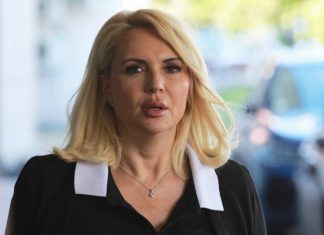 Majka izgleda kao da joj je sestra, otac Bogdan prvi put u javnosti: Ovo su roditelji Darije Kisić