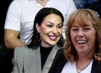 Da li se ovako dolazi u porodilište? Kodeks oblačenja ispoštovala Ceca ili Bogdanina majka Danijela, šta vi msilite?