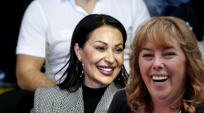 Da li se ovako dolazi u porodilište? Kodeks oblačenja ispoštovala Ceca ili Bogdanina majka Danijela, šta vi msilite?