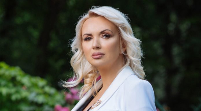 Svi kažu da je slika i prilika svoje majke: Ćerka Darije Kisić proslavila 20. rođendan, pogledajte fotke