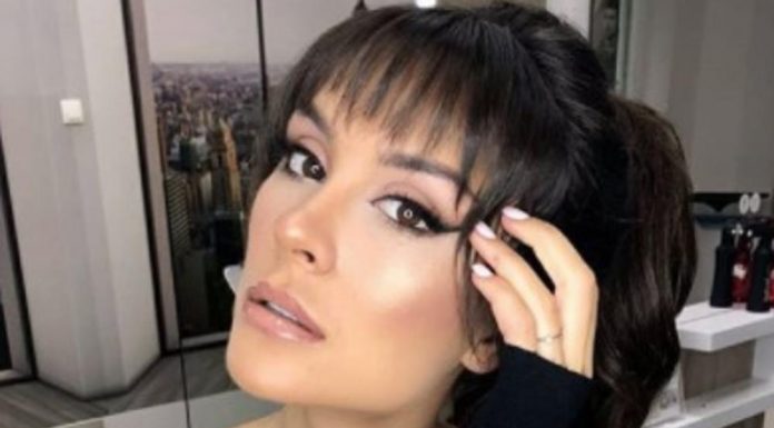 Šta si to, ženo, obula? Dragana Mićalović u izdanju u kakvom je do sada nismo videli: Ovo ni stariji ljudi više ne nose