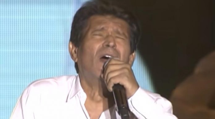 Izgled večne kuće legendarnog pevača privlači ljude iz celog sveta: GROBNICA SINANA SAKIĆA OD MERMERA IZ TURSKE VREDI 20.000 € (FOTO)