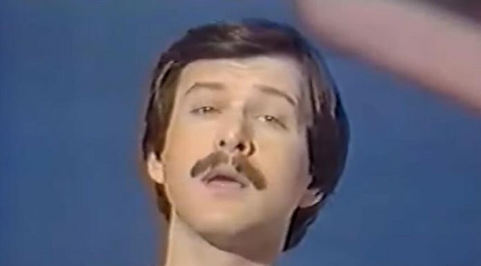 Pevač kog je Juga obožavala preminuo je mlad, a malo ko veruje u zvaničnu verziju: Postoje 3 teorije o tome šta mu se desilo