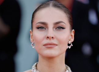 Da li verujete da majka Džejle Ramović izgleda ovako? – Rodila je tri ćerke, uskoro postaje baka, a izgleda kao devojka