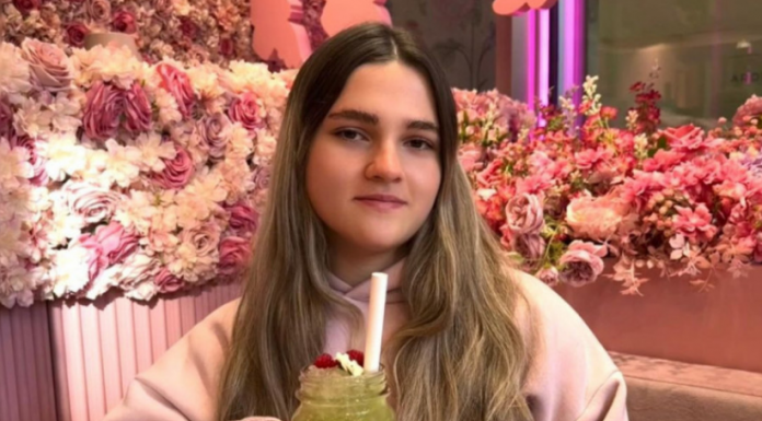 Nekima su ružne, nekima nedostižne: Zašto svi komentarišu papuče Nike Tošić?