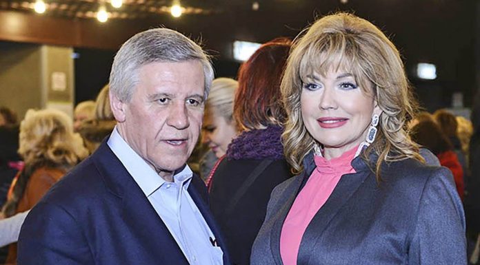 Pogled zbog kog kuća vredi čitavo bogatstvo: Suzana Mančić i Simeon Ocomokos otvorili vrata svog doma u Grčkoj! – Zavirite u njihov RAJ