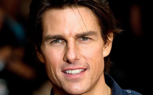 Ne liči na sebe, a stručnjaci OTKRIVAJU pravi razlog zbog kojeg se IZOBLIČIO: NEPREPOZNATLJIV TOM KRUZ ŠOKIRAO JAVNOST