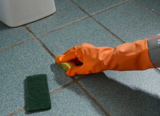 OČISTITE FUGE I PLOČICE PRIRODNOM METODOM: Iskusne domaćice otkrile trik, KAKO OVO RANIJE NISMO ZNALI?