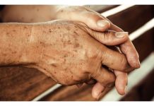 IMATE STARAČKE MRLJE? – Ovaj MINERAL ih sve otklanja!