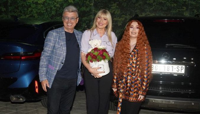 Ćerka Saše Popovića i Suzane Jovanović obradovala roditelje: Posle napuštena dva fakulteta, diploma je ipak stigla!