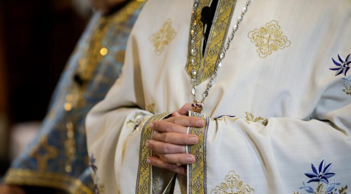 Sveštenici dali jasan odgovor i mnoge ostavili bez teksta: Evo šta sme, a šta nikako ne sme da se radi na crveno slovo