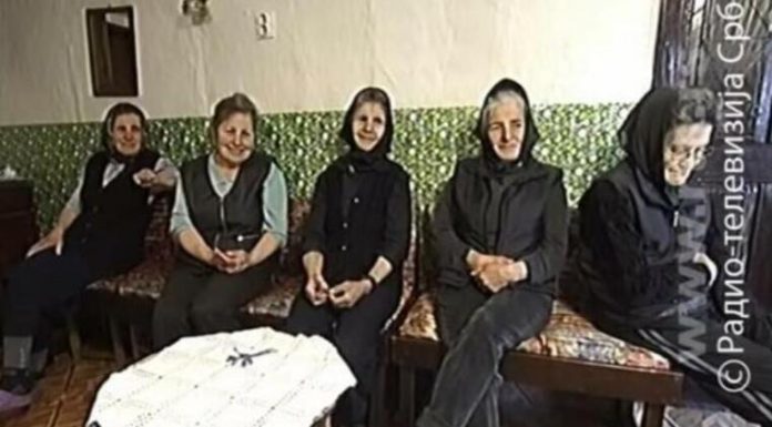 Ljudi se šokiraju kad vide kako u zajednici živi 5 neudatih sestara Zarić: Nose samo crninu, nemaju ni ličnu kartu ni TV