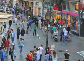 ONA JE OSVOJILA BEOGRAD SVOJOM ELEGANCIJOM: Upoznajte gospođu sa nevjerovatnim stajlingom!