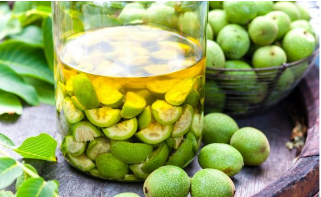 POČNITE DA BERETE ZELENE ORAHE: Oslobodićete se glavobolje, otkloniti ekceme i ublažiti bolove u želucu