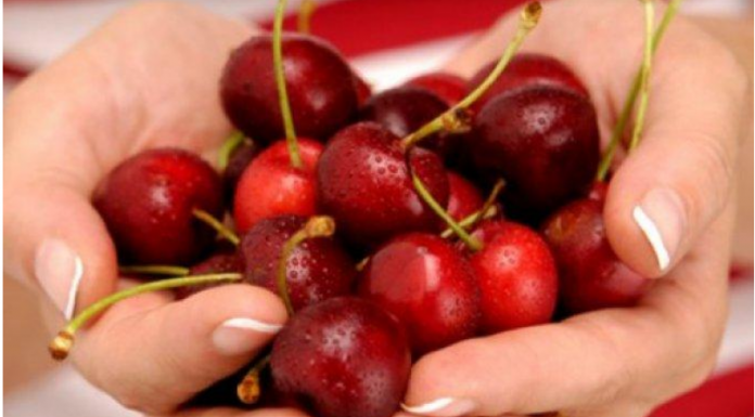 POJEDETE ŠAKU TREŠANJA prije spavanja, UJUTRU ĆETE BITI ODUŠEVLJENI – Ovo voće čini TRI MAGIČNE STVARI ZA NAŠ ORGANIZAM