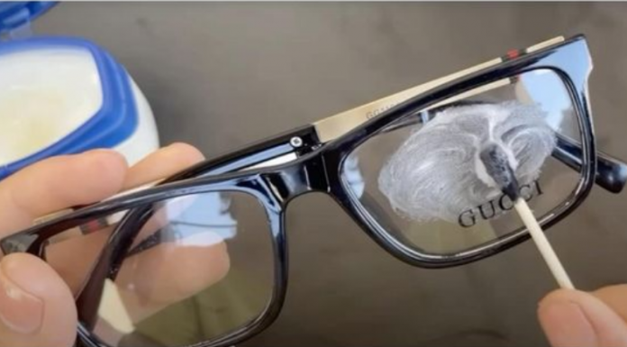 DA LI NOSITE NAOČARE? Onda ćete požaliti što do sada niste znali ovaj trik!