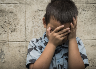 Čim se rodio majka ga je bacila u smeće: Uzeo ga je čovek iz gradske čistoće, posle 12 godina je shvatio šta je uradio