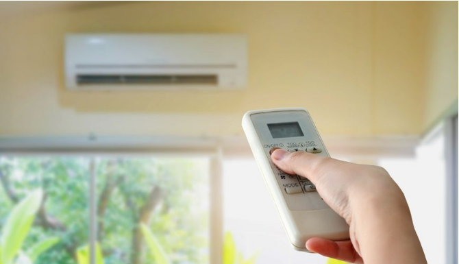 Smijemo li spavati s upaljenom klimom: Doktor iz Hitne pomoći iznenadio ovim savjetom, svi rade istu grešku