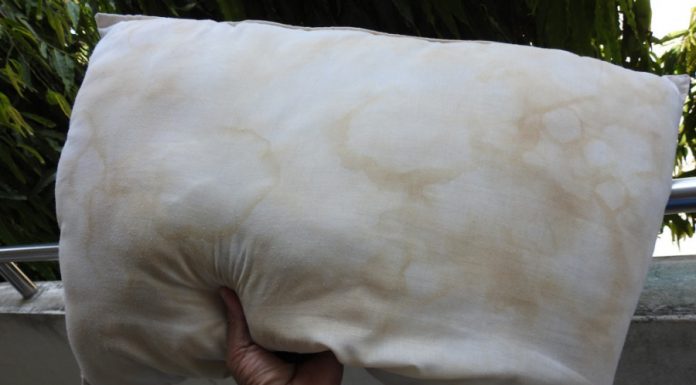 KAKO UKLONITI FLEKE OD ZNOJA SA JASTUKA: Uradite ovo i sve žute fleke nestaju