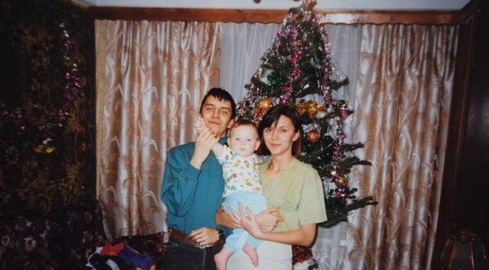 10 godina je čekala sina kojeg je ispratila na put: Palila mu sveće za mrtve, pa dobila poziv “Mama, ovde tvoj Nikola”