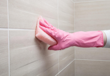 Genijalan trik za čišćenje fuga i pločica u kupatilu: SVA BUĐ ODMAH NESTAJE, BEZ RIBANJA