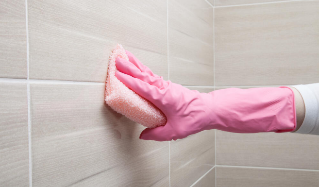 Genijalan trik za čišćenje fuga i pločica u kupatilu: SVA BUĐ ODMAH NESTAJE, BEZ RIBANJA