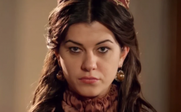 OVA POZNATA TURSKA GLUMICA JE JUGOSLOVENKA I TEČNO GOVORI SRPSKI: Živa je vatra u 43-oj, druži se s našom ČUVENOM PEVAČICOM