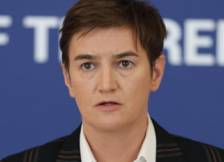 Kao jaje jajetu – Ovako izgleda majka Ane Brnabić: Sličnost je neverovatna (FOTO)