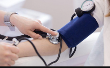 Pada vam PRITISAK zbog VRUĆINA? Obratite pažnju kada je 90/60 mmHg, ovo može da vam POMOGNE