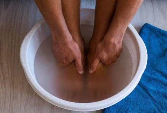 SVAKO VECE POTOPITE STOPALA U OVU VRUCU KUPKU, CUDO JE ZA IMUNITET: Stari kineski lijek štiti od virusa i PODMLAĐUJE