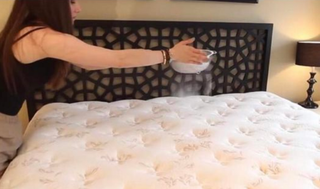 Posula sam sodu bikarbonu po krevetu i zanijemila od šoka: REZULTAT NAKON 30 MINUTA JE SVE ŠTO VAM TREBA