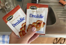 NEMOJTE ČAK NI POKUPITI SIRĆE, OVO JE PRAVA MAGIJA: Ako znate trik sa 1 paketom kvasca, više vam ne trebaju ribanje ili skupe hemikalije iz prodavnice!