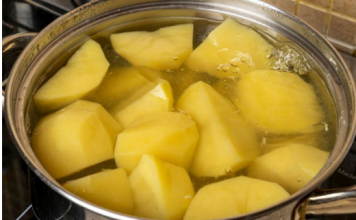 U vodu u kojoj kuhate krompir uvijek dodajte 1 sastojak: BRŽE ĆE BITI GOTOV I NEĆE SE RASPASTI