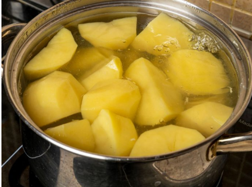 U vodu u kojoj kuhate krompir uvijek dodajte 1 sastojak: BRŽE ĆE BITI GOTOV I NEĆE SE RASPASTI