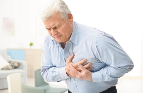 MEDICINSKA SESTRA SPASILA ŽIVOT ČOVEKU NA AERODROMU: Mirno je spavao, a ono što je uradio u toku sna bio je ALARM ZA SRČANI UDAR