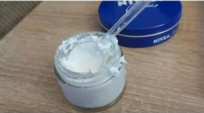 LICE ĆE VAM BITI 20 GODINA MLAĐE! – Mažite ovo svake večeri i rezultat će vas šokirati