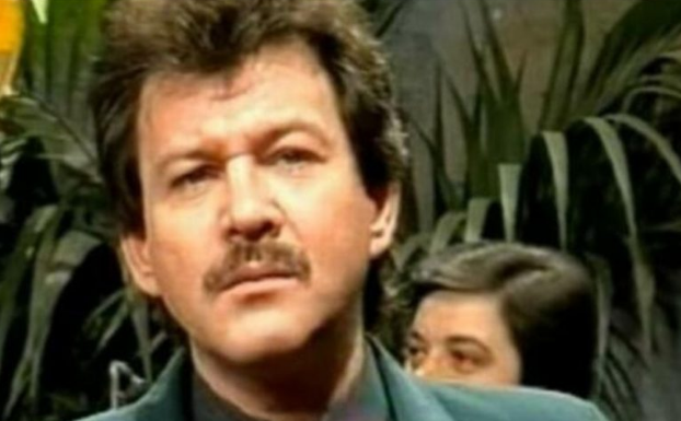 OTPJEVAO JE NAJTUŽNIJU PJESMU NA NAŠOJ ESTRADI PA SKOČIO S PANČEVAČKOG MOSTA: Prijovićka je oživjela sjećanje na ovu legendu