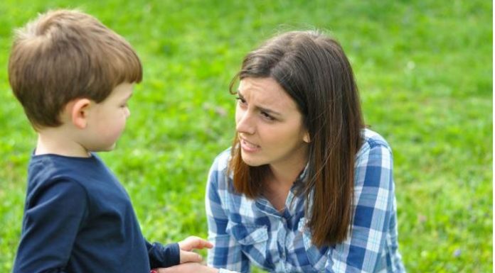 OVIM REČENICAMA, majka može da upropasti sina: Psiholog smatra da se tako grade karakterno slabi ljudi