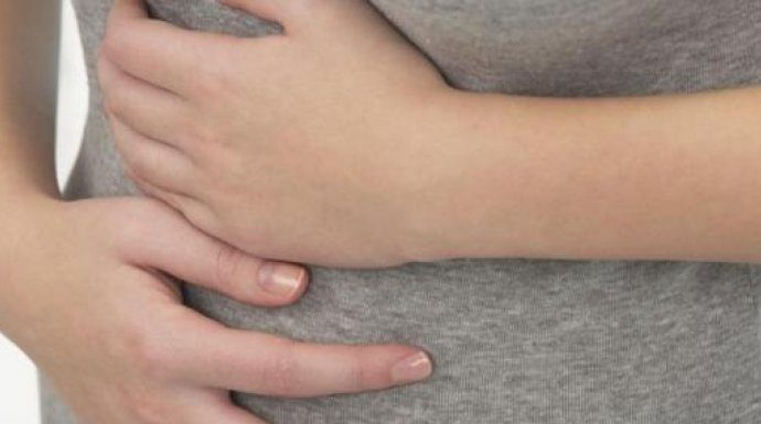 Zašto žene starije od 50 godina često imaju naduvene stomake: Ginekolozi govore – evo šta treba da znate