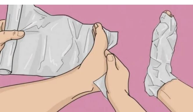 ZAMOTALA SAM NOGE U ALU FOLIJU I DRŽALA SAT VREMENA: REZULTAT JE FENOMENALAN- Evo šta se desilo! (FOTO)