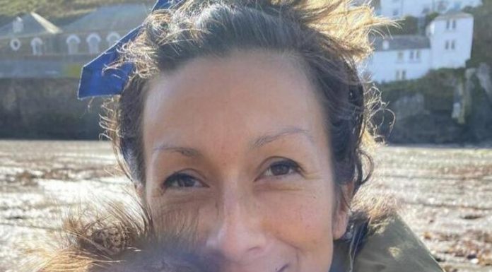 Majka je dala kao bebu strancu u autobusu i samo nestala bez traga: Desio se neverovatan obrt, život joj je sad bajka