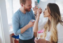 Ako se ovako ponaša, on nikad neće pomisliti na drugu: 5 znakova da vas muškarac voli najviše na svetu