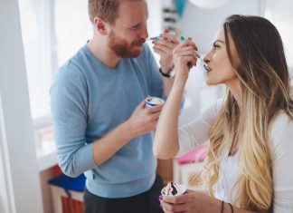 Ako se ovako ponaša, on nikad neće pomisliti na drugu: 5 znakova da vas muškarac voli najviše na svetu