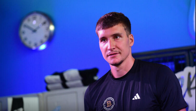 Bogdan Bogdanović ovu lepoticu jedva preboleo: Našla sreću kraj 11 godina starijeg koji je ljubio Jelisavetu Orašanin