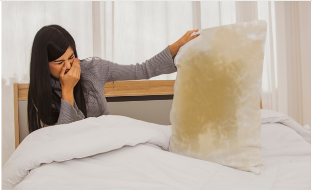 Savršen TRIK moje svekrve za uklanjanje ŽUTE mrlje sa jastuka? Kao iz prodavnice!