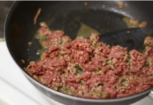 ZAŠTO SE PRVO PRŽI MLJEVENO MESO, PA SE TEK ONDA DODAJE CRNI LUK? Kuvarica otkrila tajnu, LJUDI ZINULI OD ŠOKA