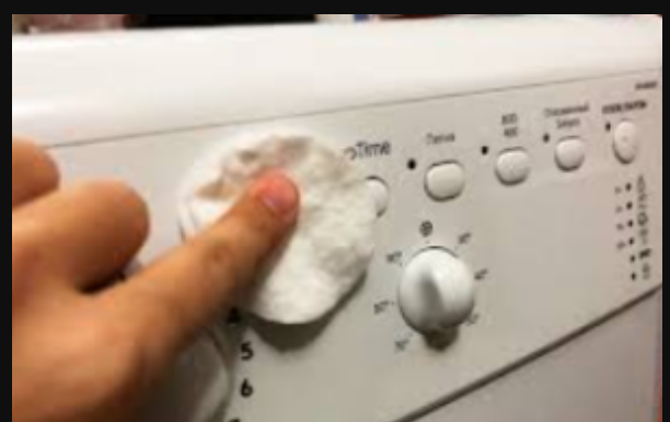 ZABORAVITE SIRĆE I SODU BIKARBONU: Ove stvari će izvući požutjelu prljavštinu i prljavštinu s dugmadi na vašoj mašini za pranje veša: 15 minuta i sjaje kao nove!