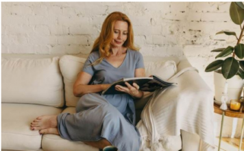 STA ŽENE STARIJE OD 50 GODINA TREBAJU ZNATI – Obucite ovih 5 stvari i izgledat ćete duplo mlađe